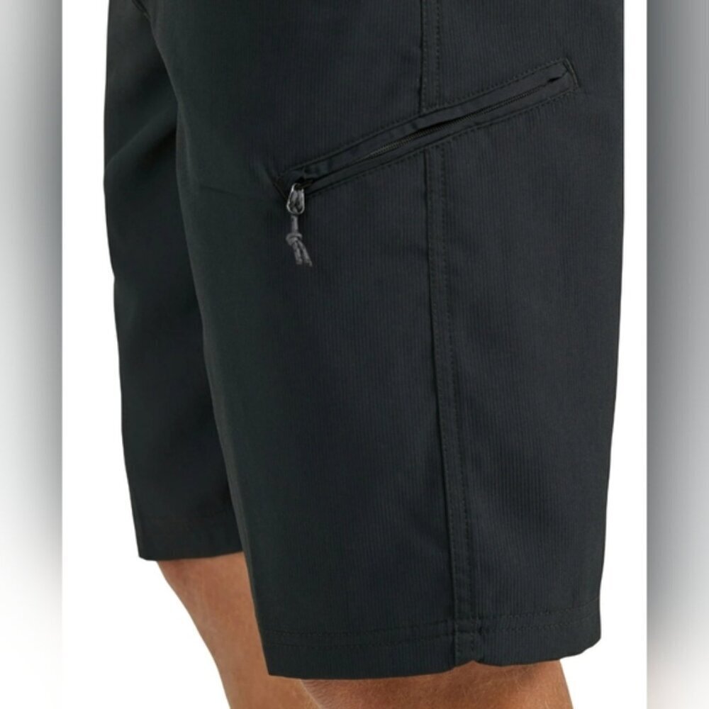 Wrangler Mens Outdoor Shorts, Size 42 And 46 NWT Black Relaxed Fit Cargo - Picture 3 of 16